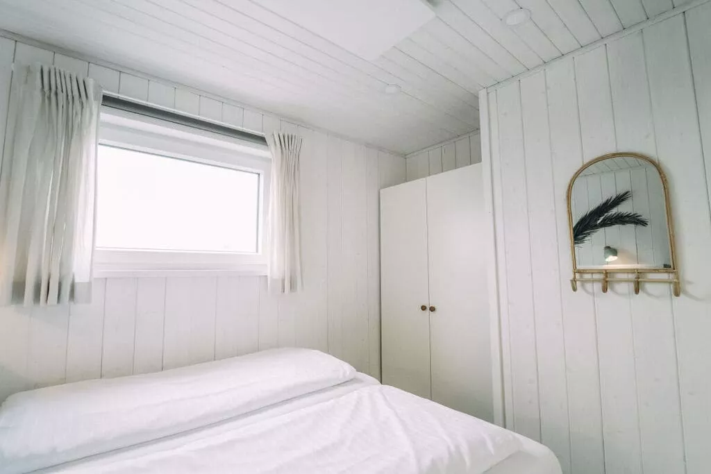 380983-Bedroom