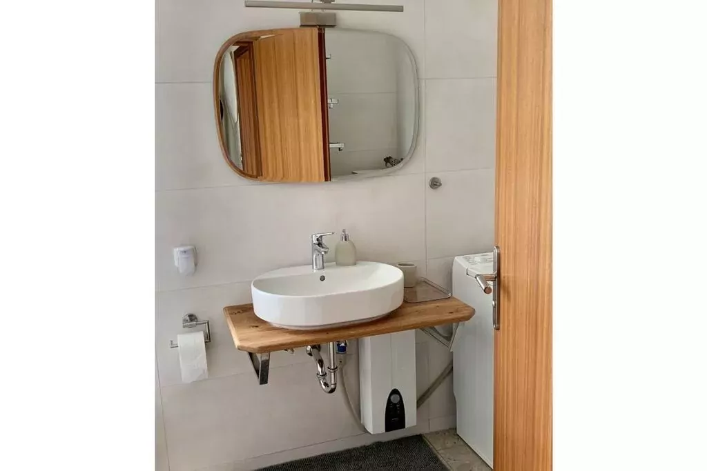 128640-Bathroom