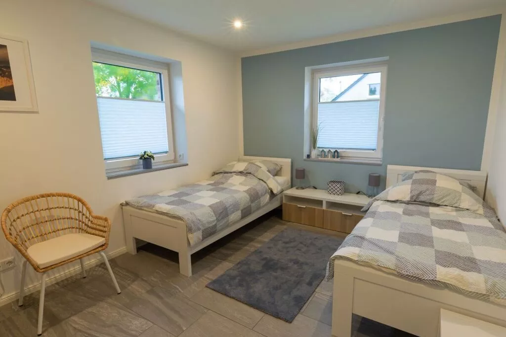 425570-Bedroom