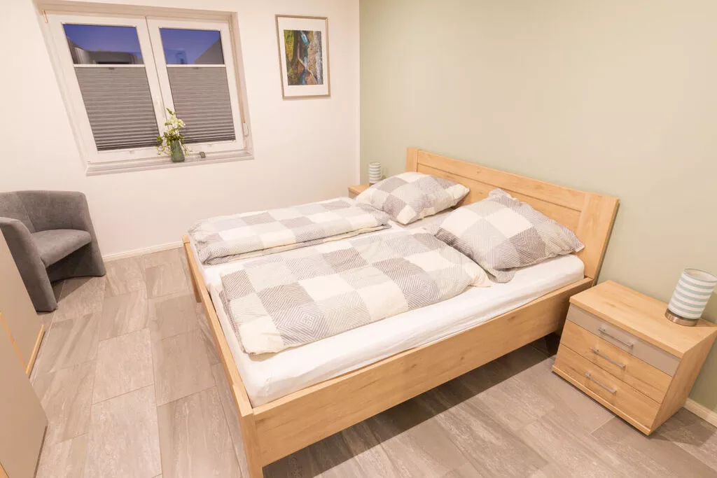 425570-Bedroom