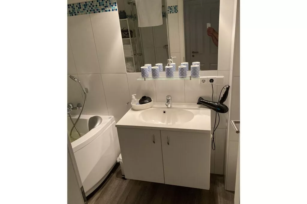 348011-Bathroom