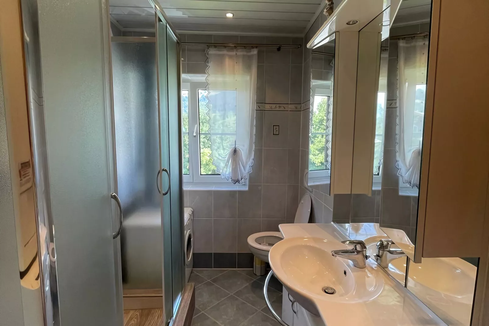 Hahnenkamm-Bathroom