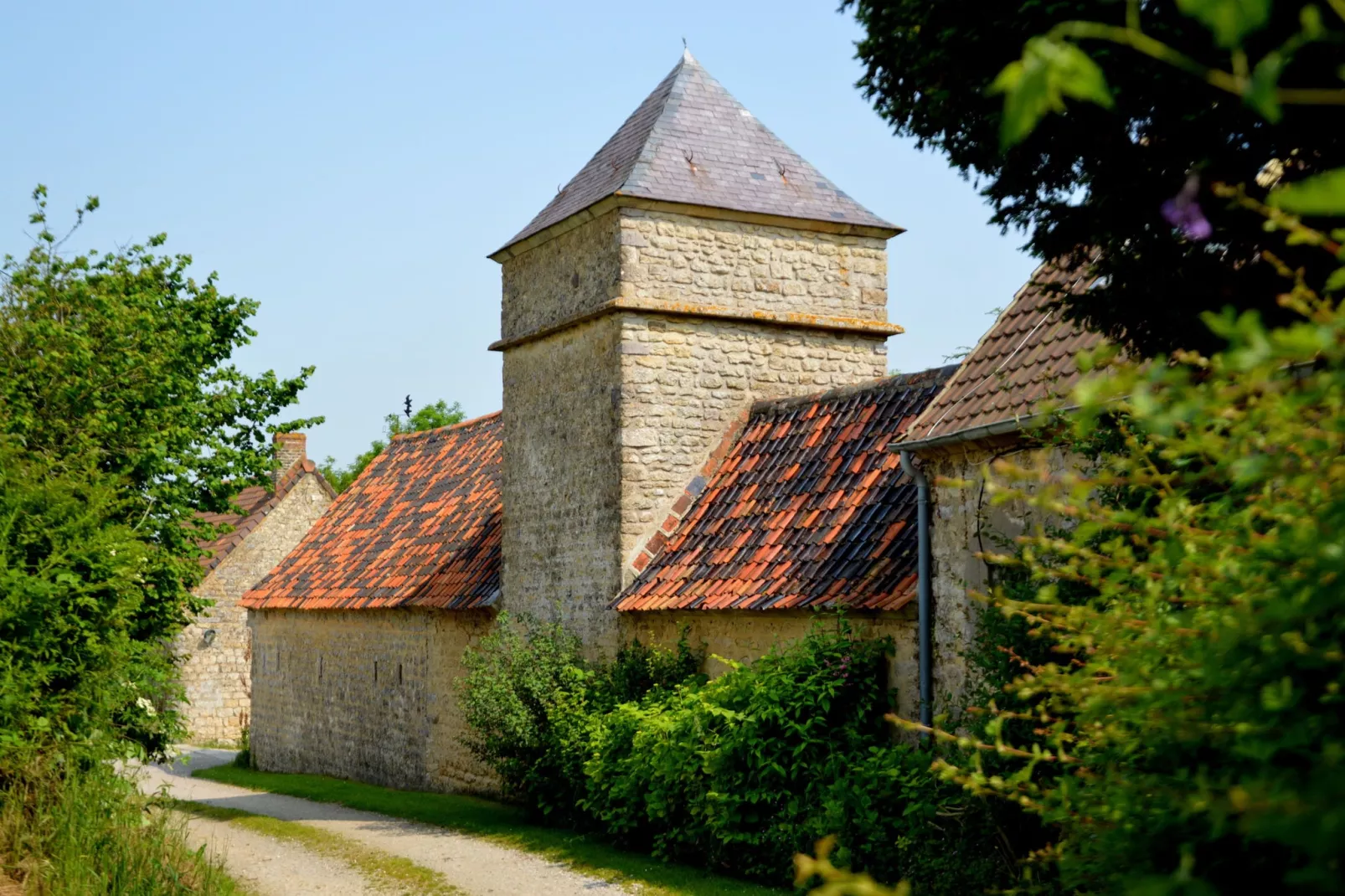 Londefort-Exterior summer