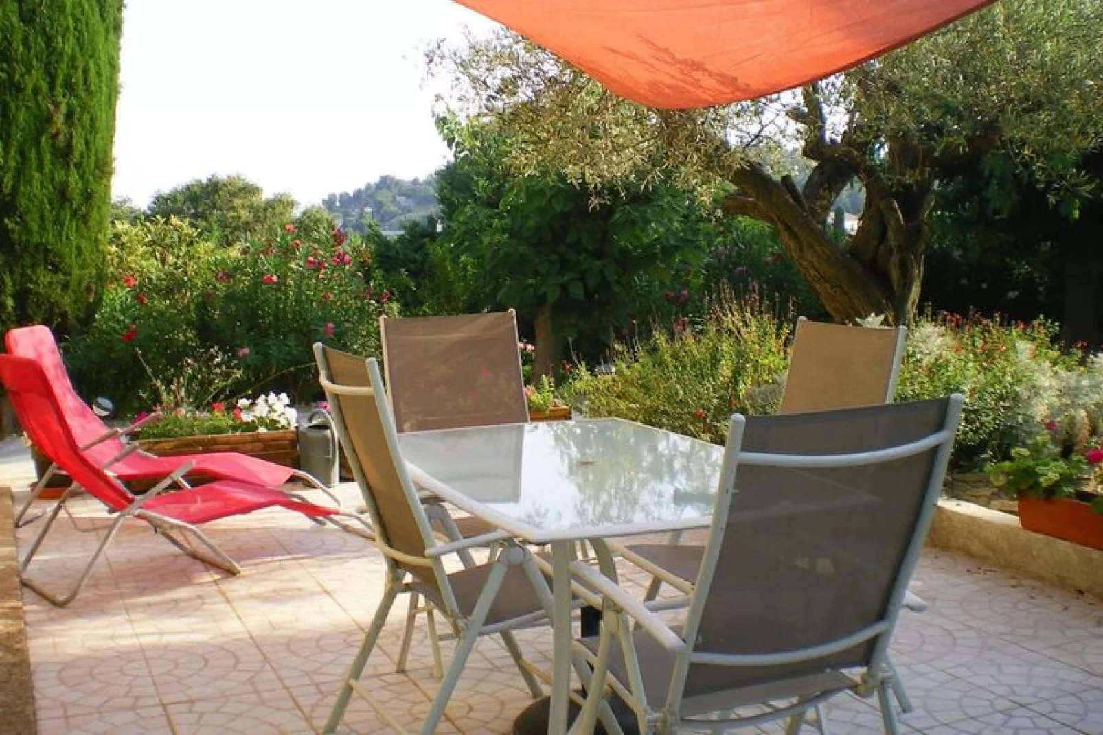 Ferienhäuschen in Bellegarde / La Pichoulino-Terrace balcony
