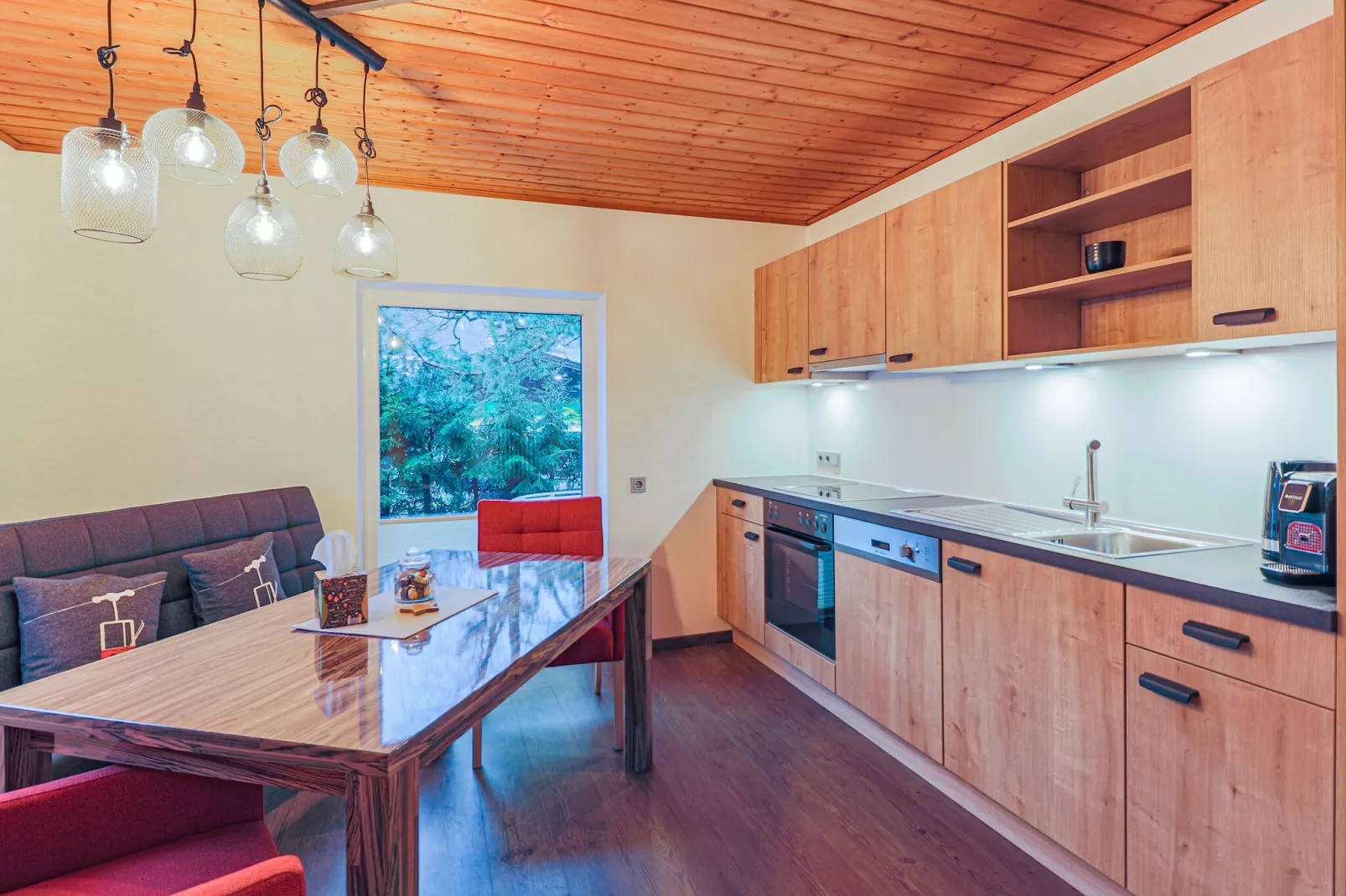 Eileen II-Kitchen