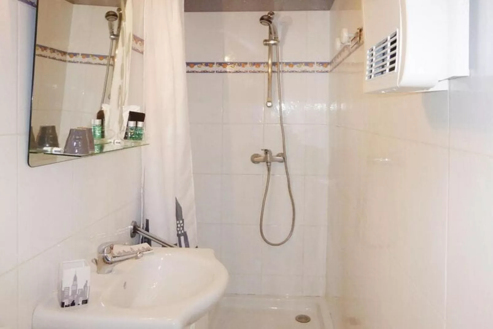 Ferienwohnung in Bellegarde / Les Santolines-Bathroom