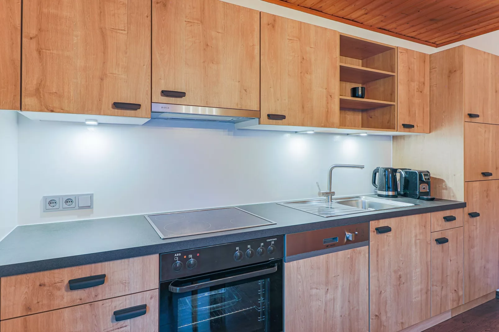 Eileen II-Kitchen