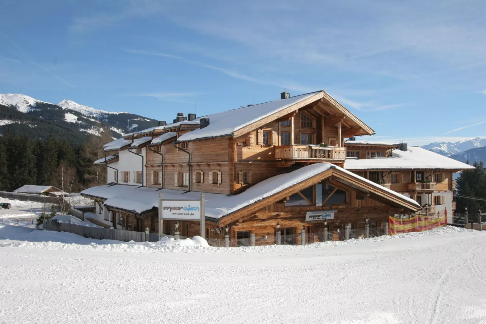 Panorama Chalet 5-Exterior winter