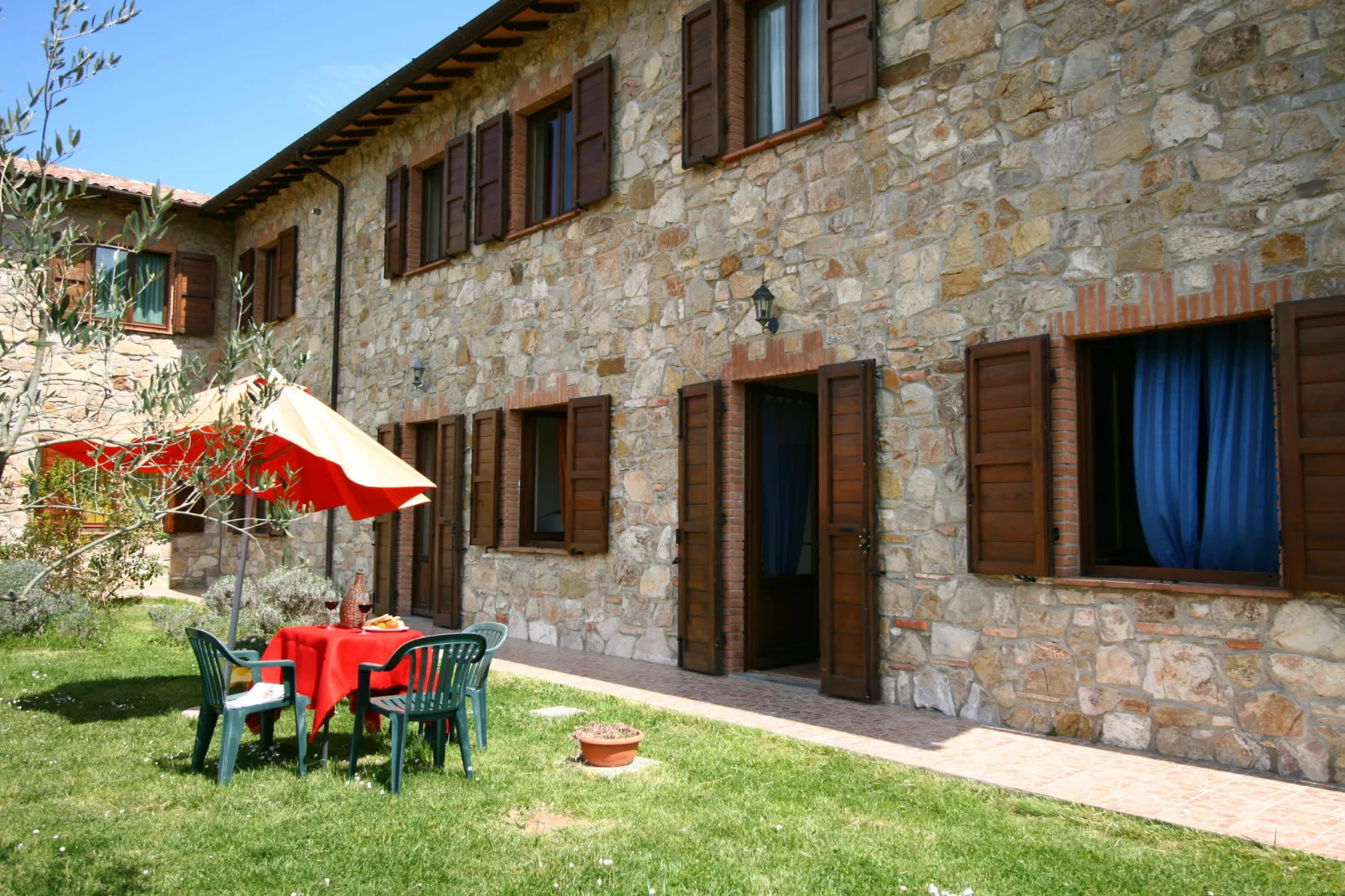 Nerone-Exterior summer
