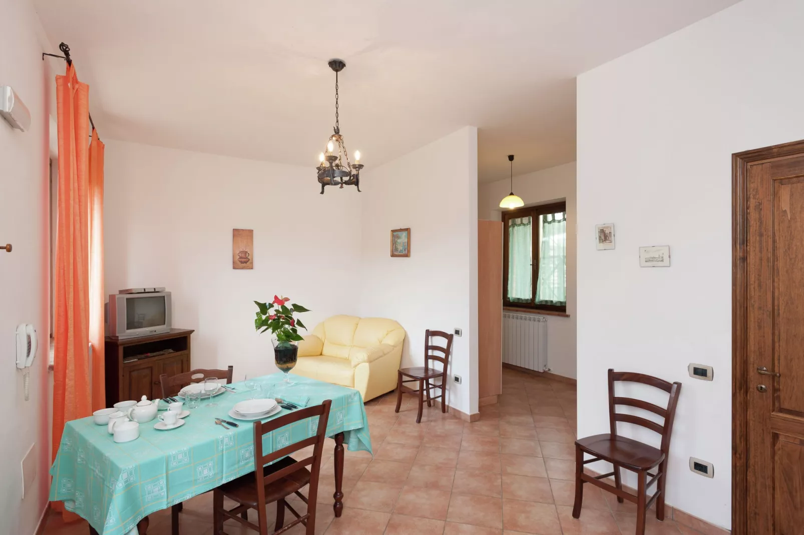 Nerone-Living room