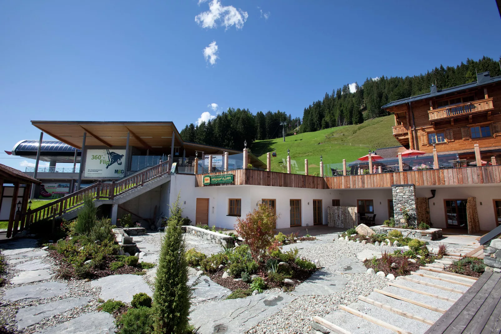 Panorama Chalet 5-Gardens summer