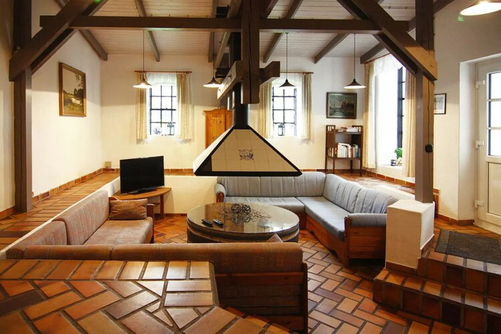 Vanessa-Living room