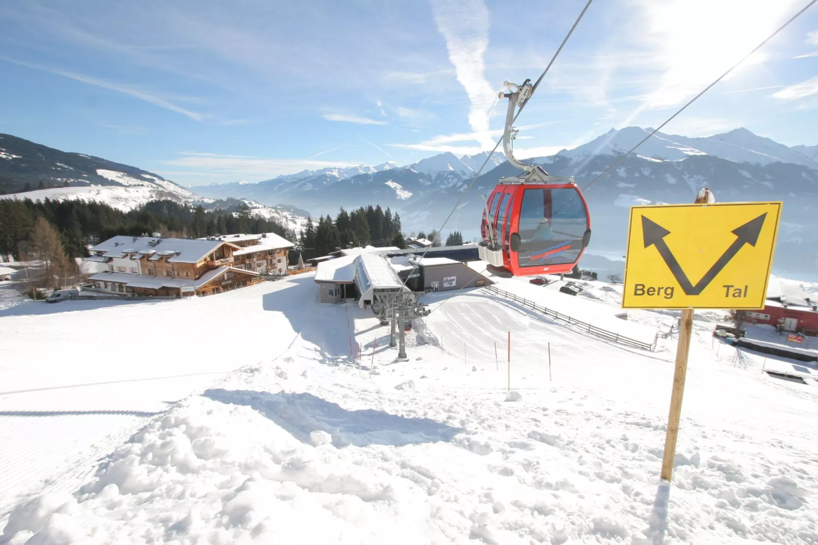Panorama Chalet 8-Exterior winter