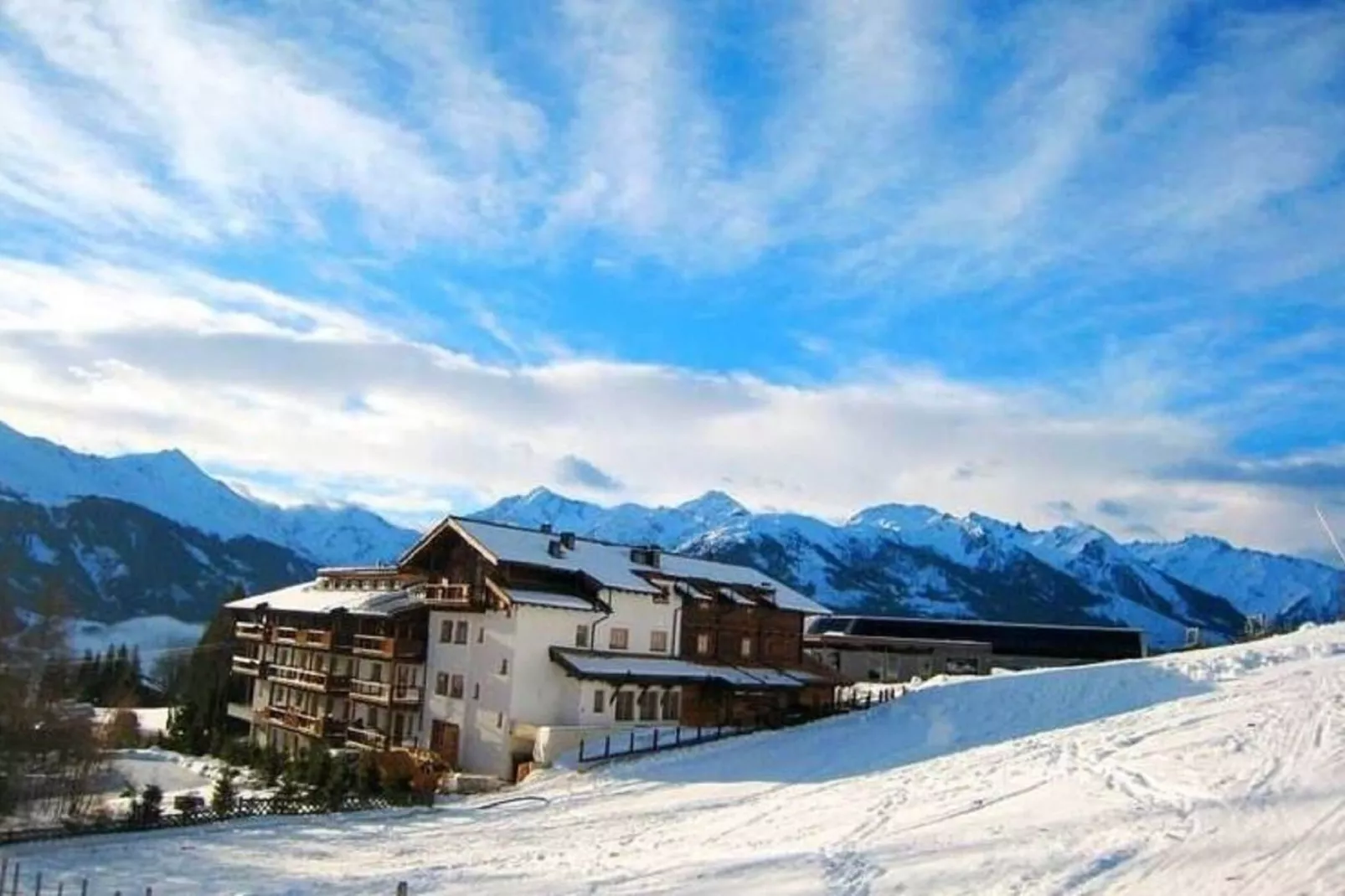 Panorama Chalet 8-Exterior winter
