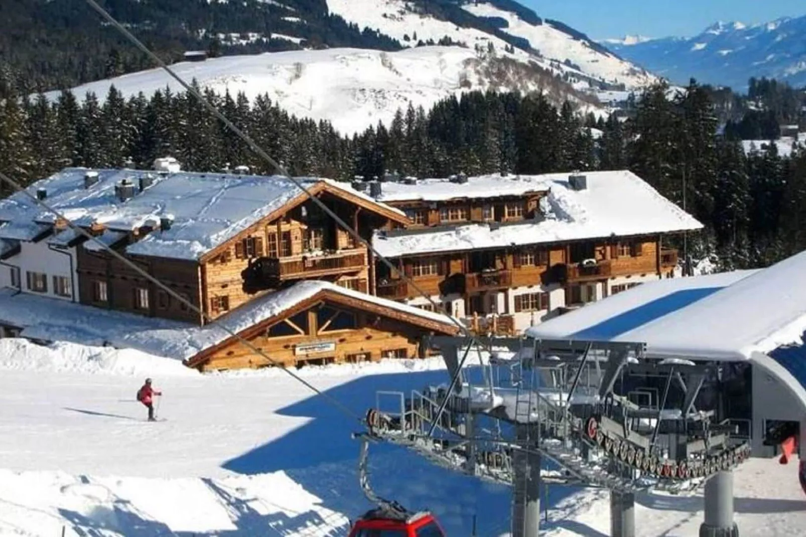 Panorama Chalet 8-Exterior winter