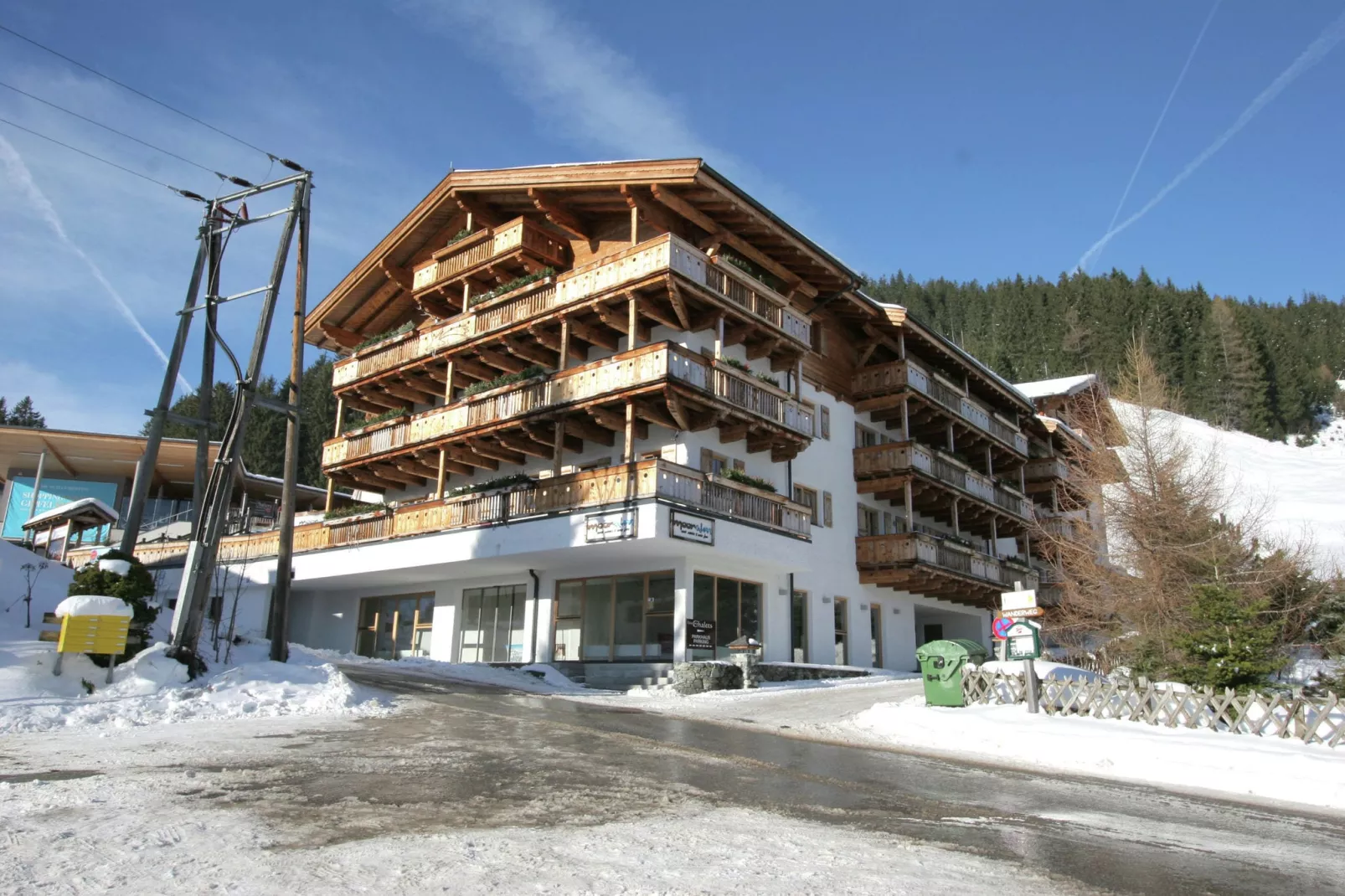 Panorama Chalet 9-Exterior winter