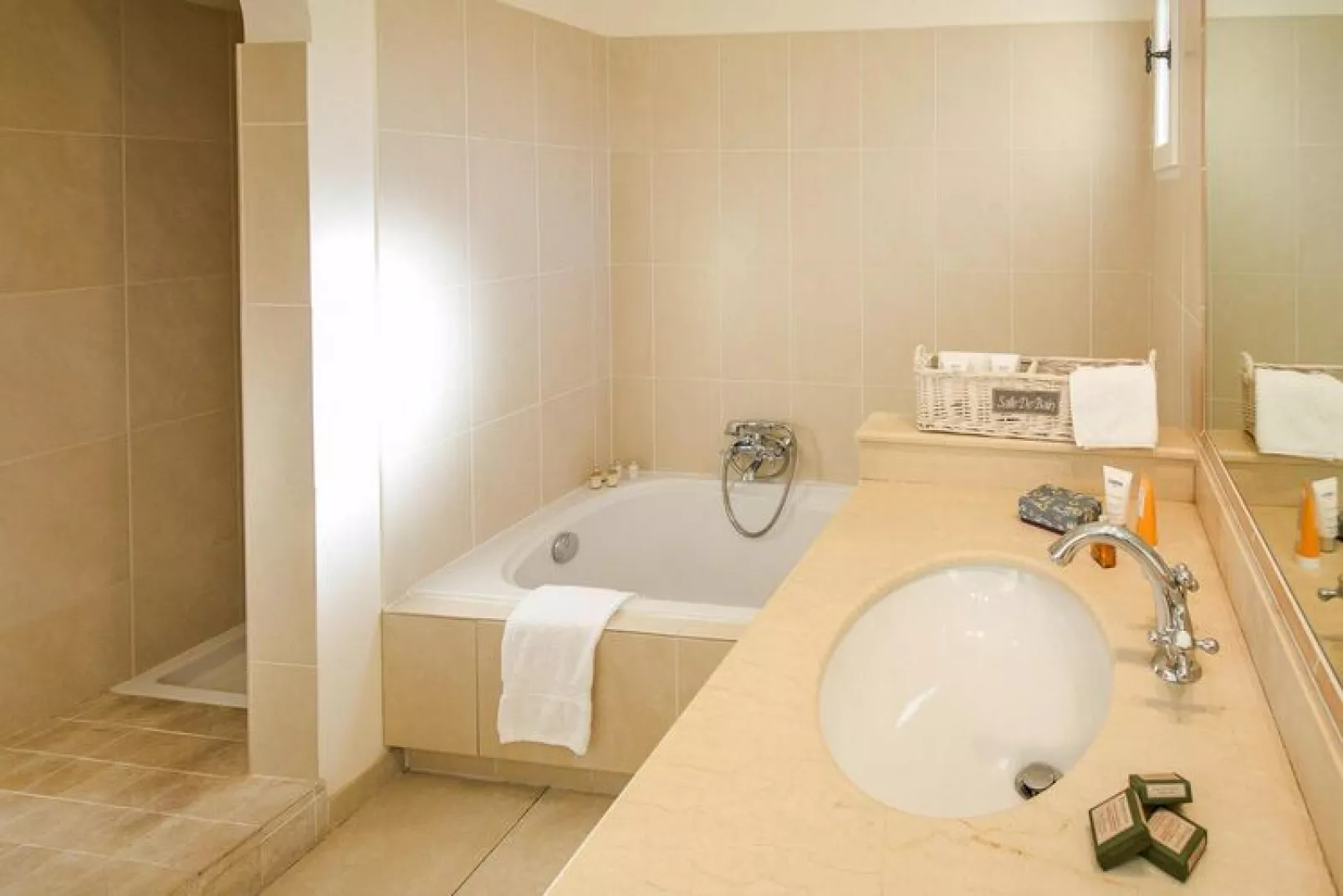 Apartments Les Domaines de Saint-Endréol / La Motte-en-Provence // Apt 1 chambre Type A-Bathroom