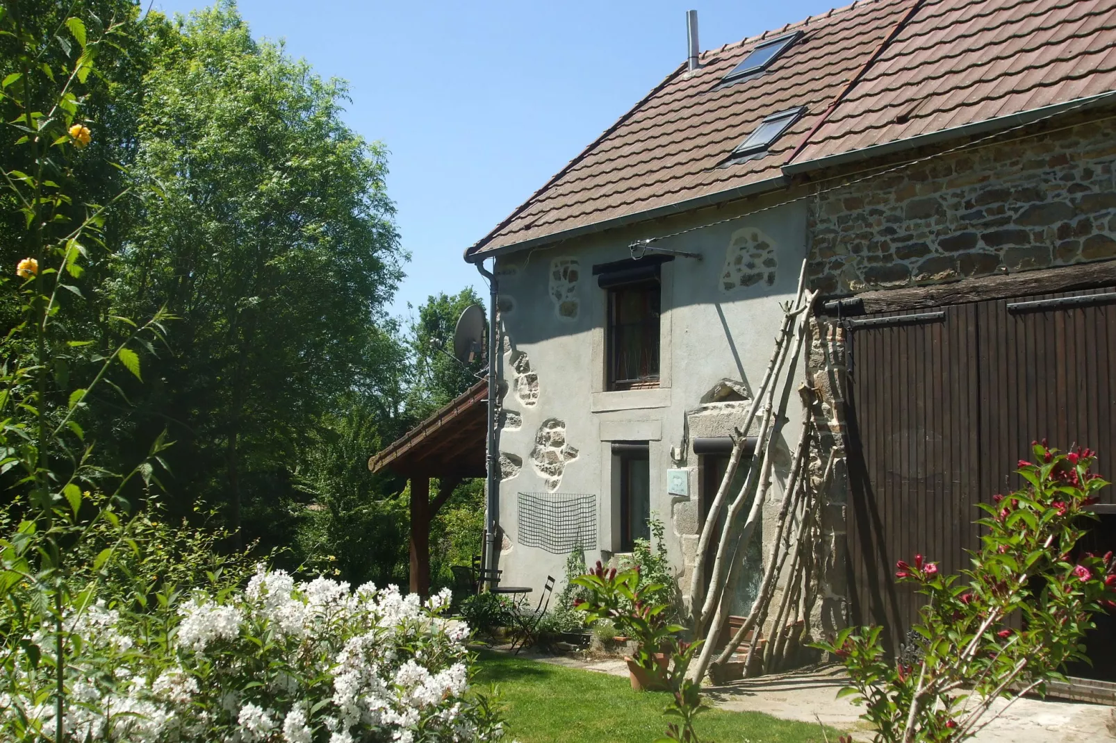 Gîte d'Artisan-Exterior summer