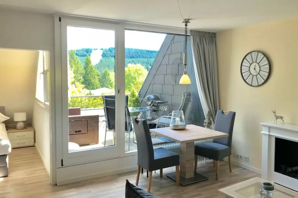 257303-Dining room