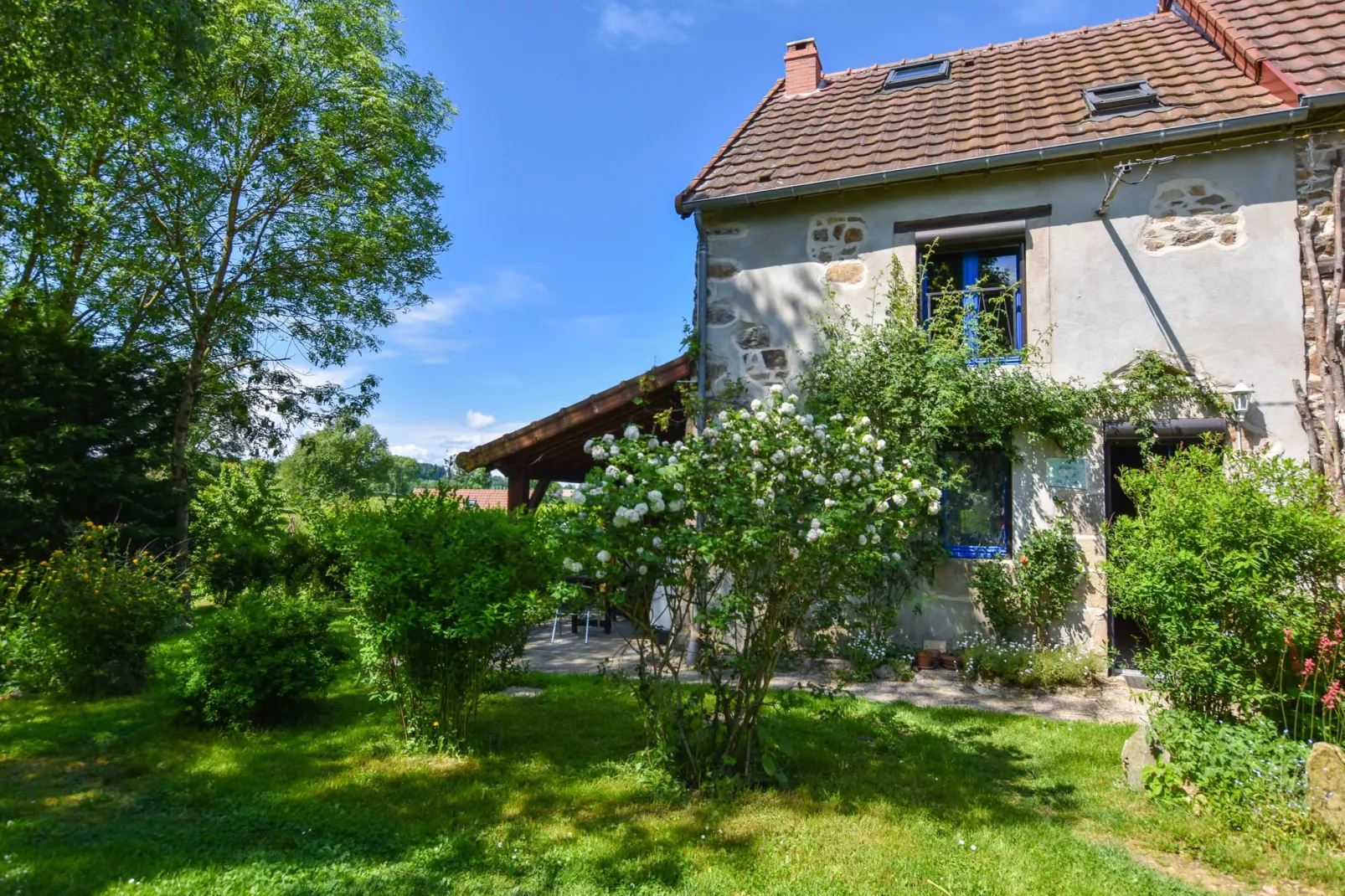 Gîte d'Artisan-Exterior summer