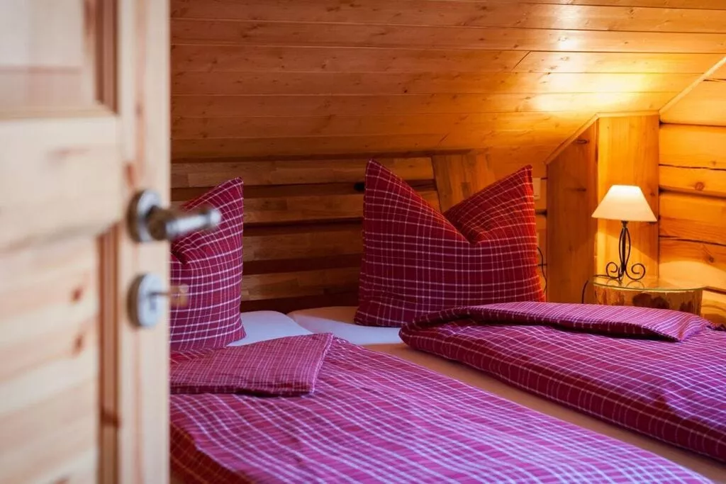 430244-Bedroom