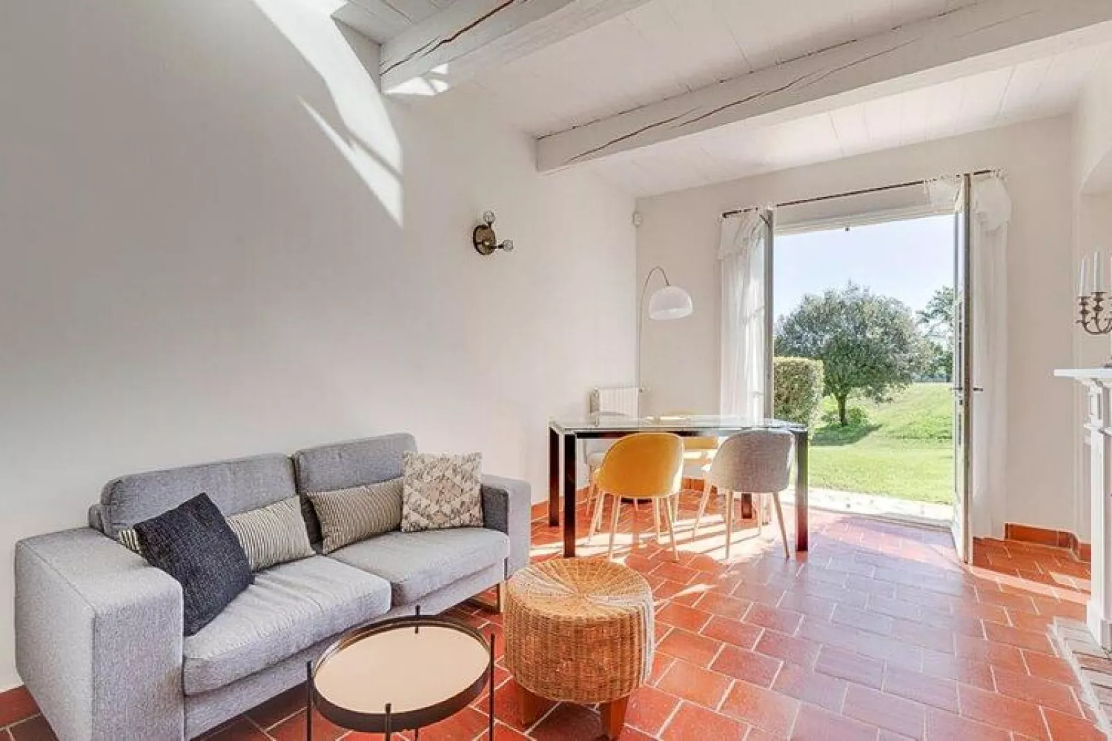 Apartments Les Domaines de Saint-Endréol / La Motte-en-Provence // Apt 3 chambres Type B-Living room