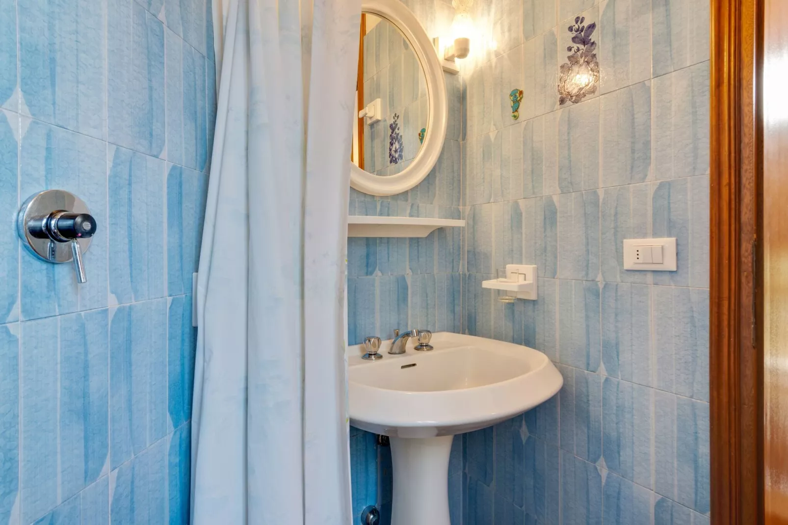 Villa Pozzol-Bathroom