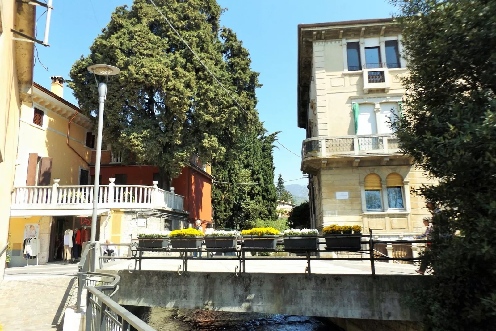 Palazzo Gusa-Areas summer 1km