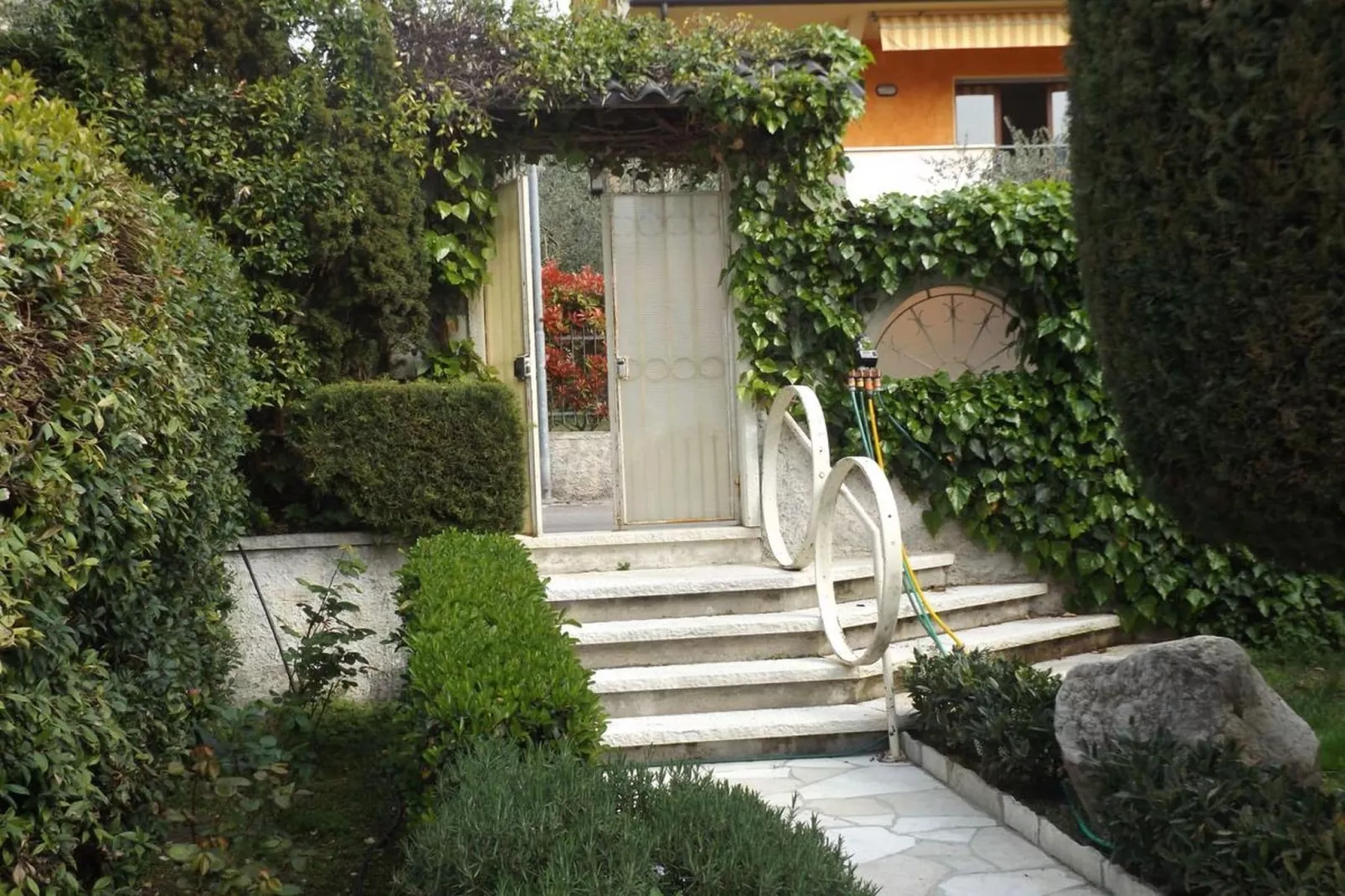 Villa Luciano-Gardens summer