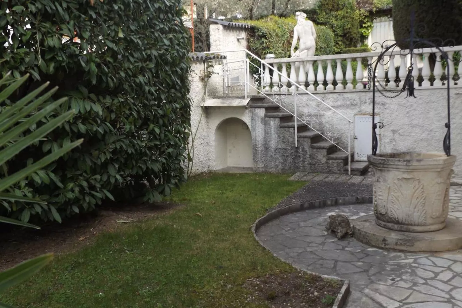 Villa Luciano-Gardens summer