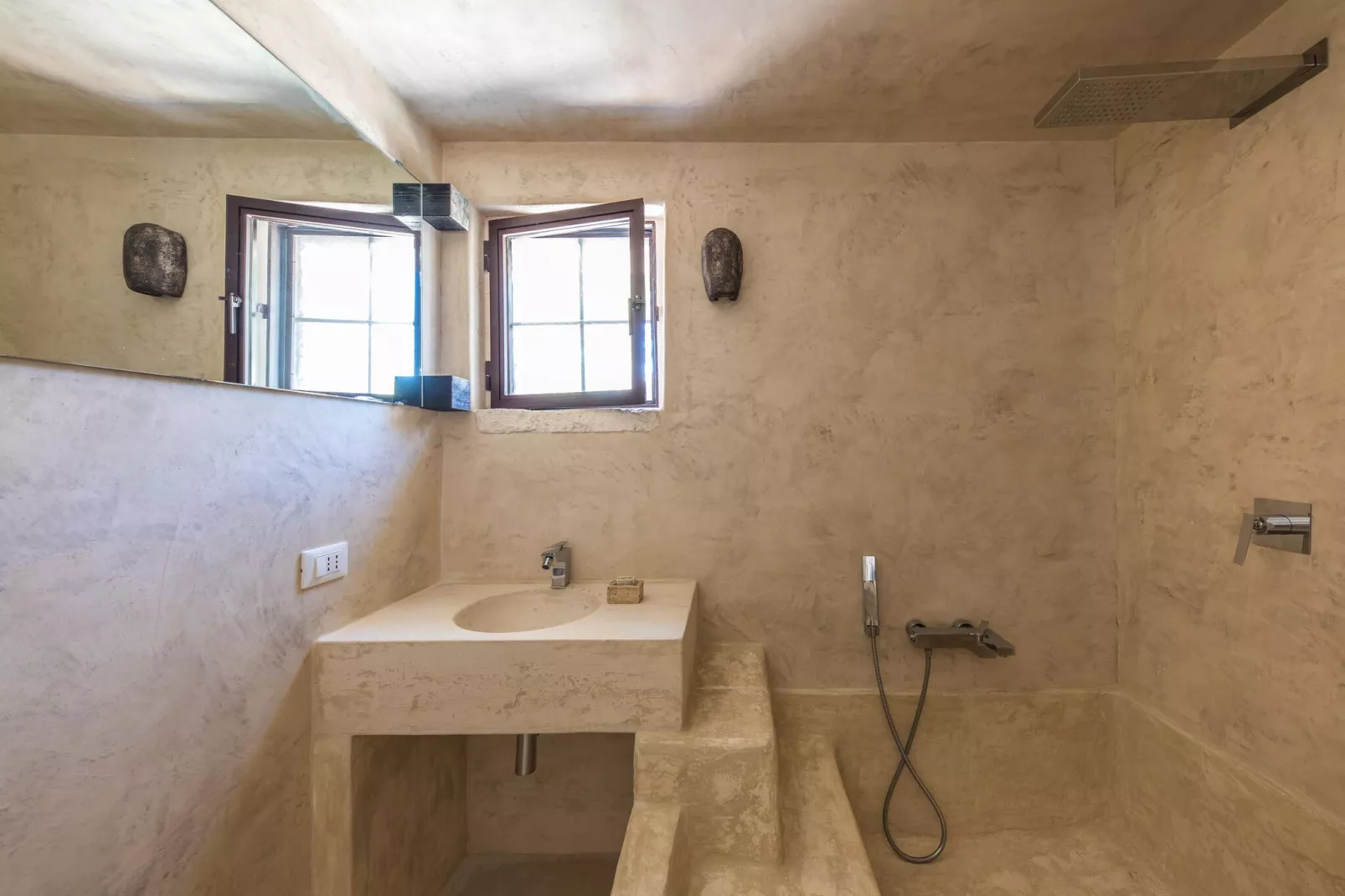 Luxury Trullo Termetrio in Cisternino-Bathroom
