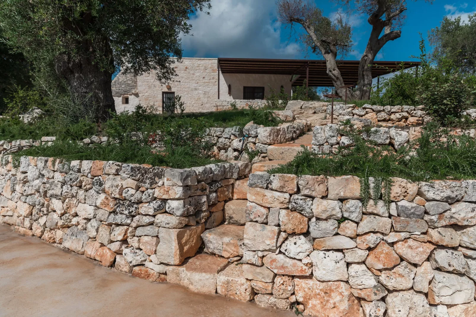Luxury Trullo Termetrio in Cisternino-Gardens summer
