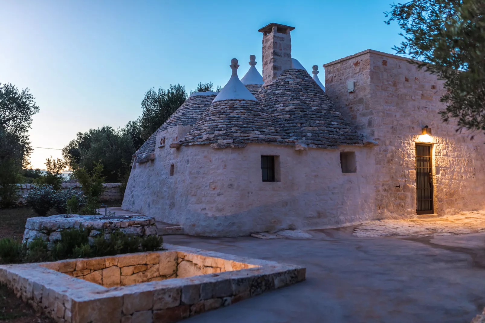 Luxury Trullo Termetrio in Cisternino-Exterior summer
