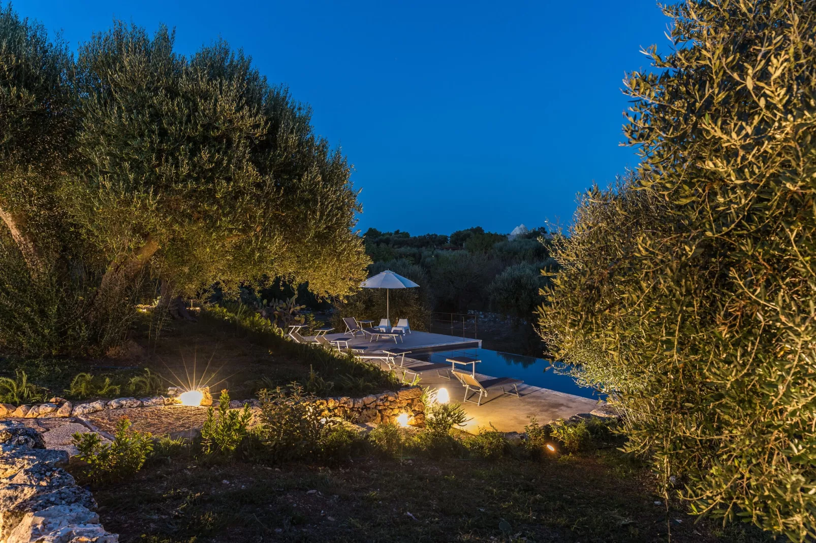 Luxury Trullo Termetrio in Cisternino-Exterior summer