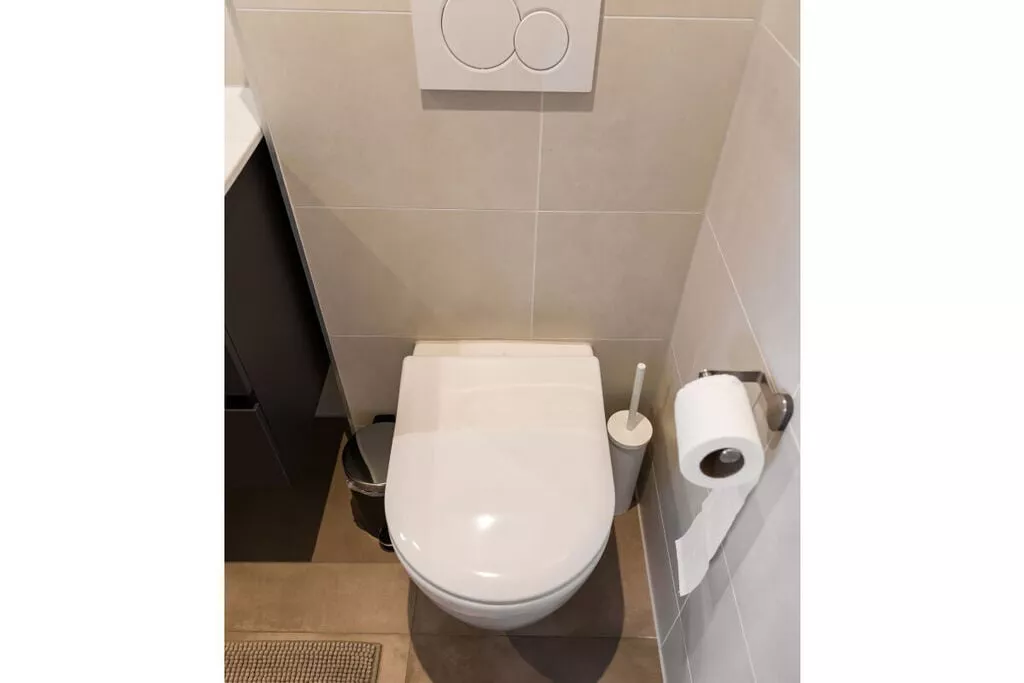 431965-Bathroom