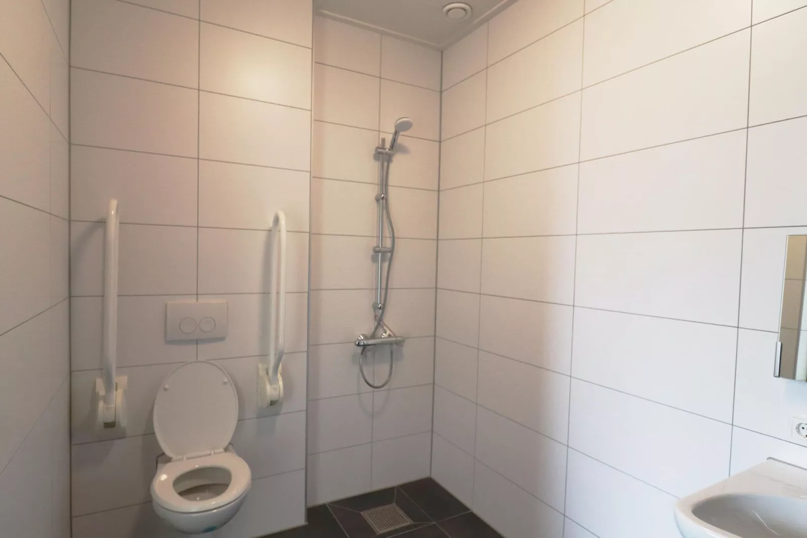 Friese villa 9 in Leons-Bathroom