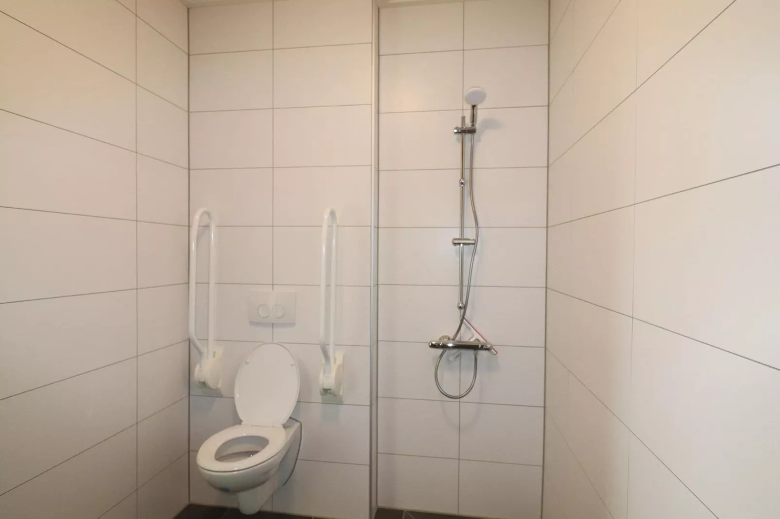 Friese villa 9 in Leons-Bathroom