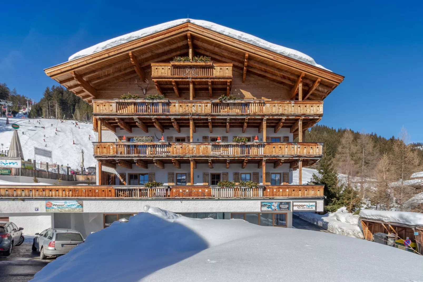 Panorama Chalet 16-Exterior winter