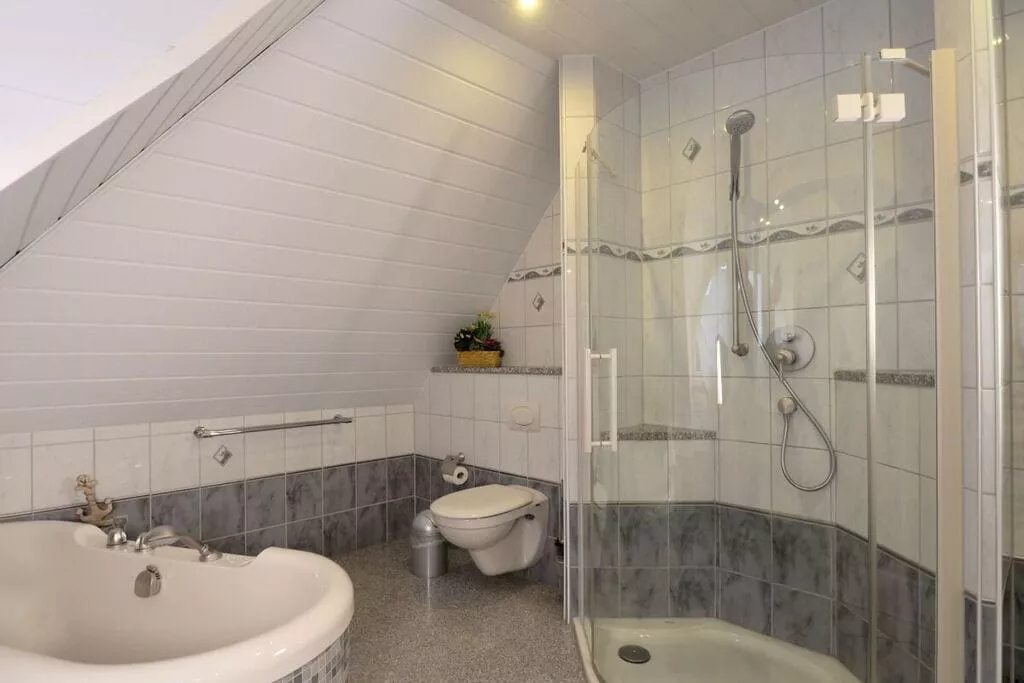 295914-Bathroom