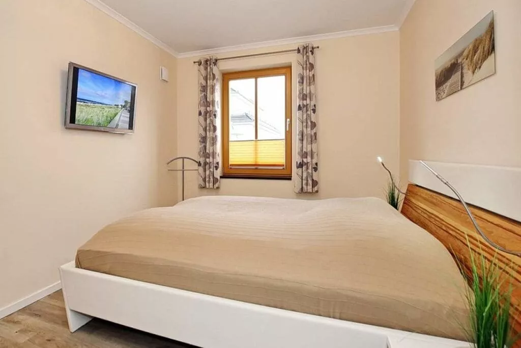 213275-Bedroom