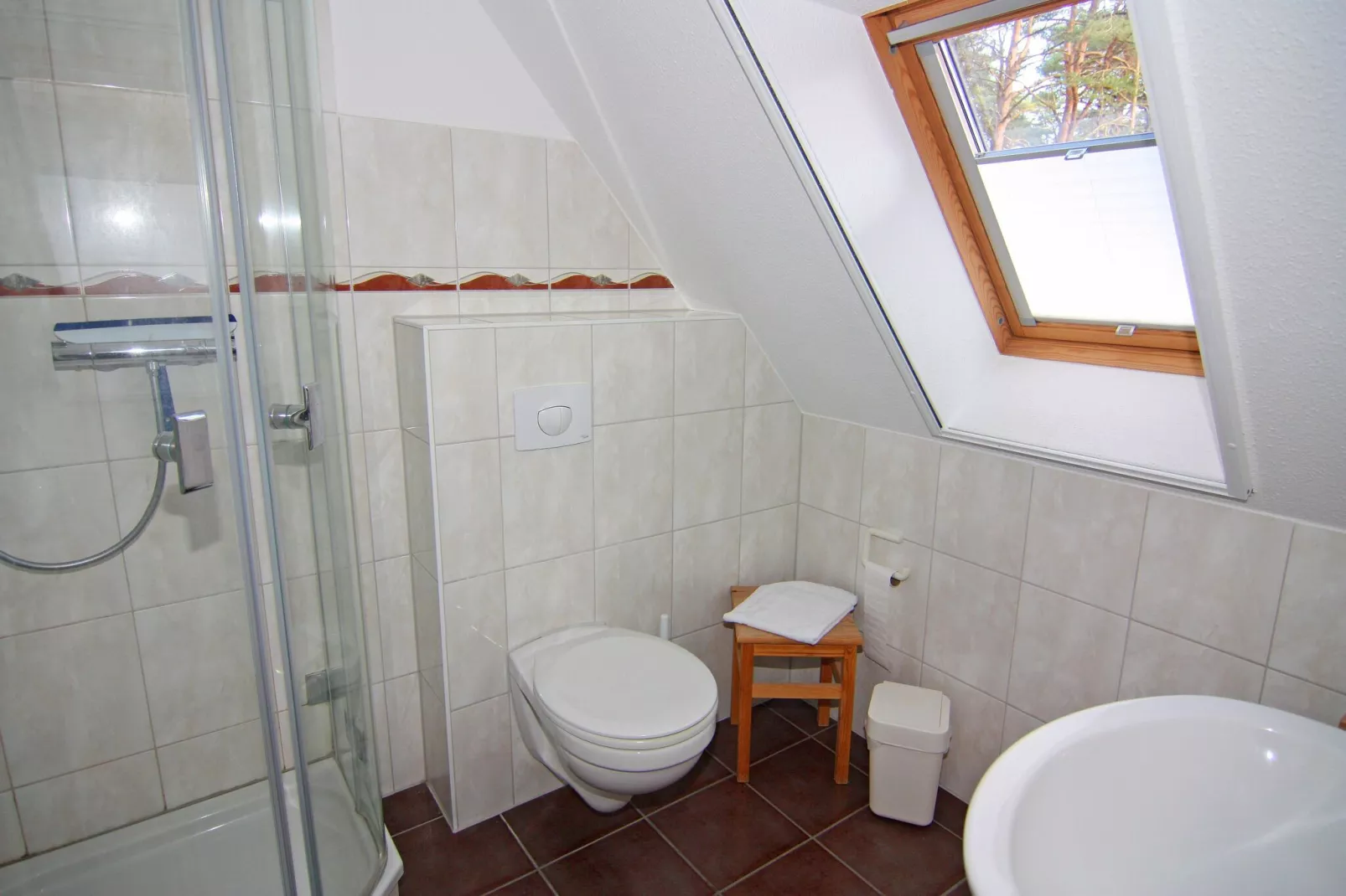 Im OG 50 qm-Bathroom