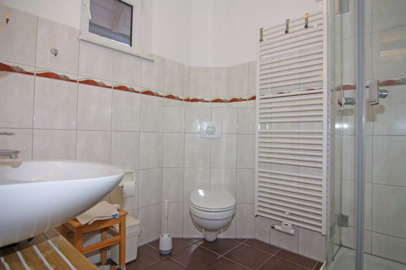 Im EG 50 qm / links-Bathroom