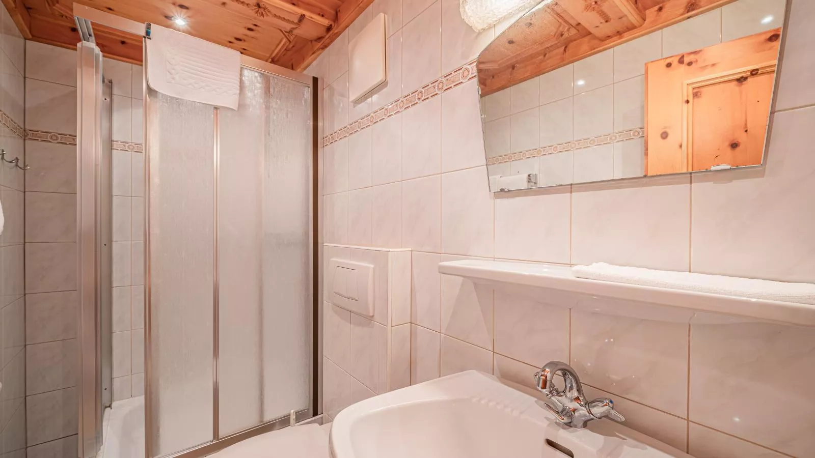 Andre Top 3-Bathroom
