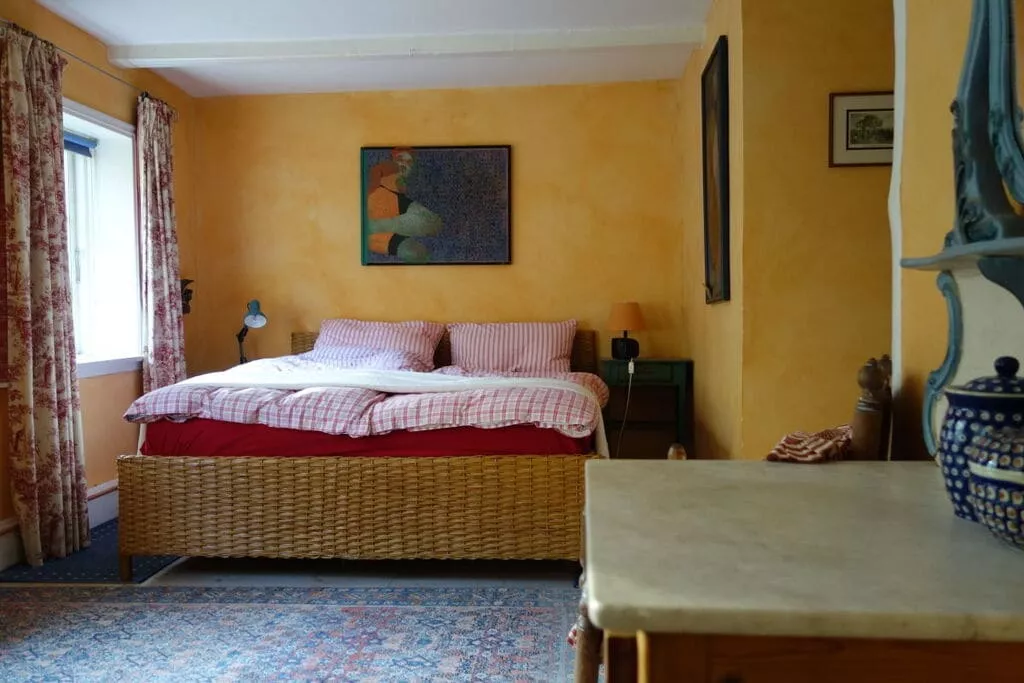 165873-Bedroom