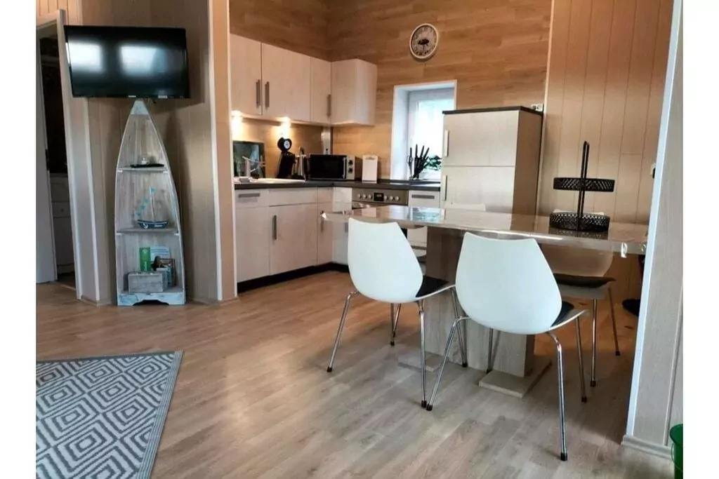 456395-Dining room