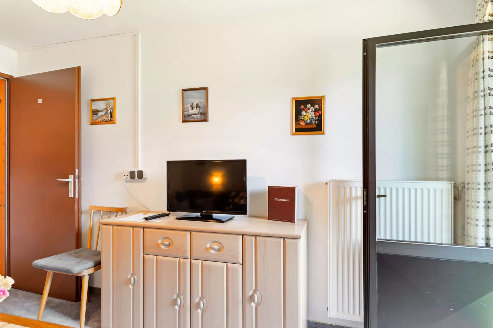Prantl-Living room