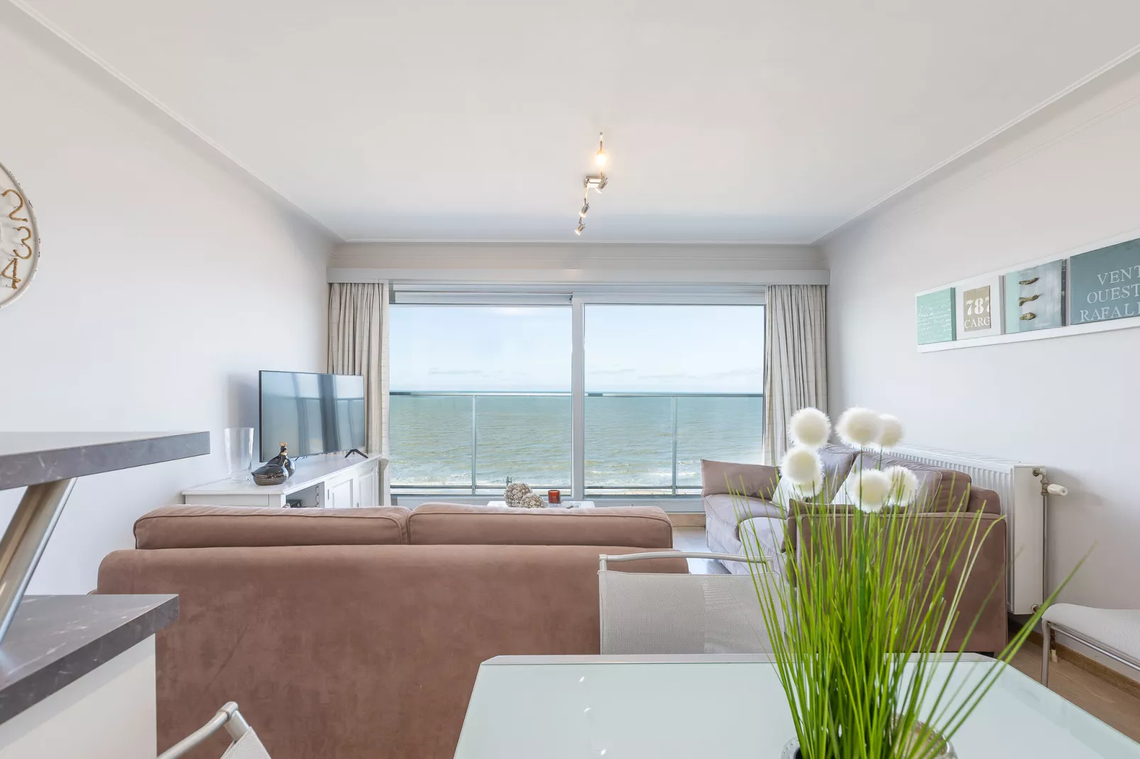 Romanza 0405-Living room
