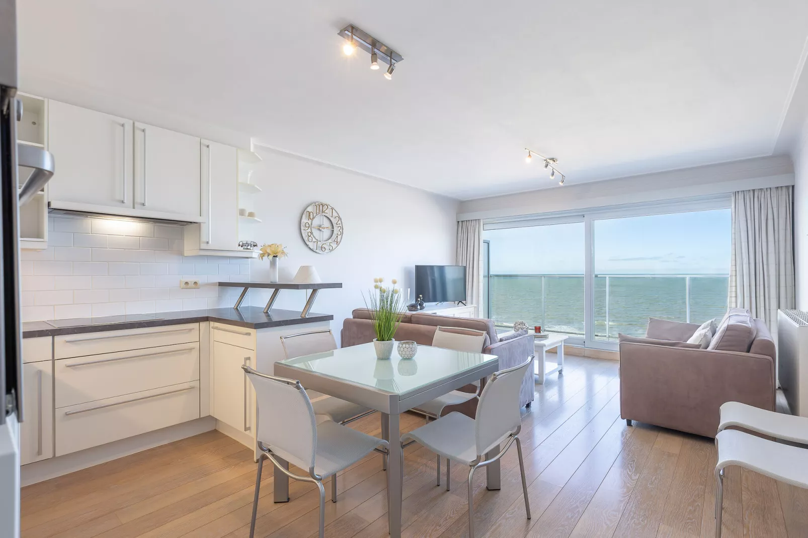 Romanza 0405-Dining room