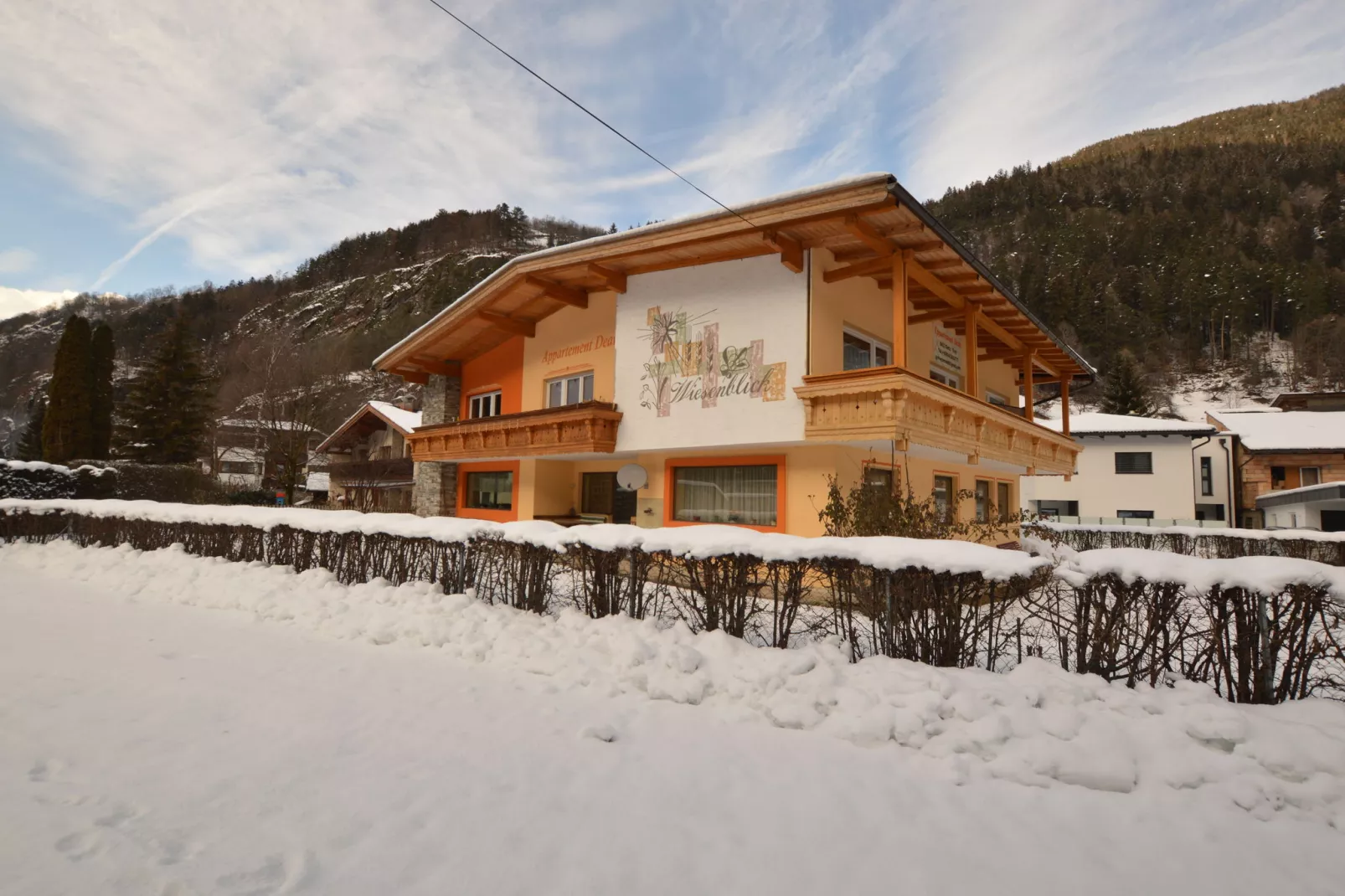 Tomas-Exterior winter