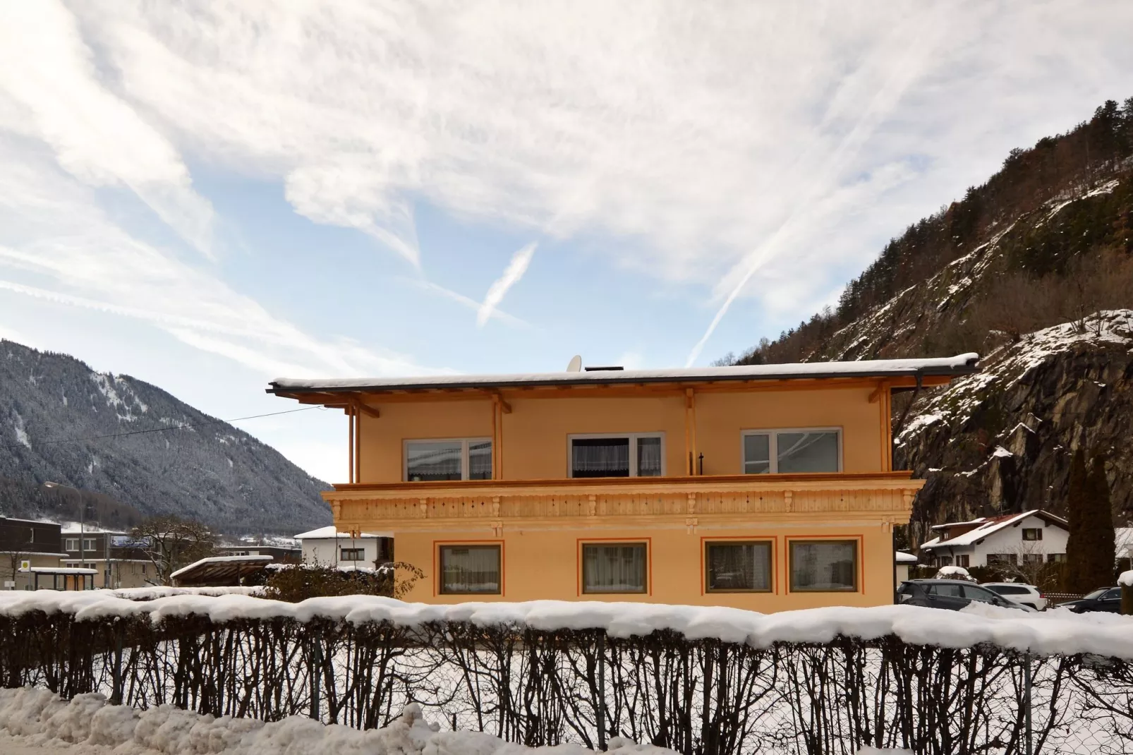 Tomas-Exterior winter